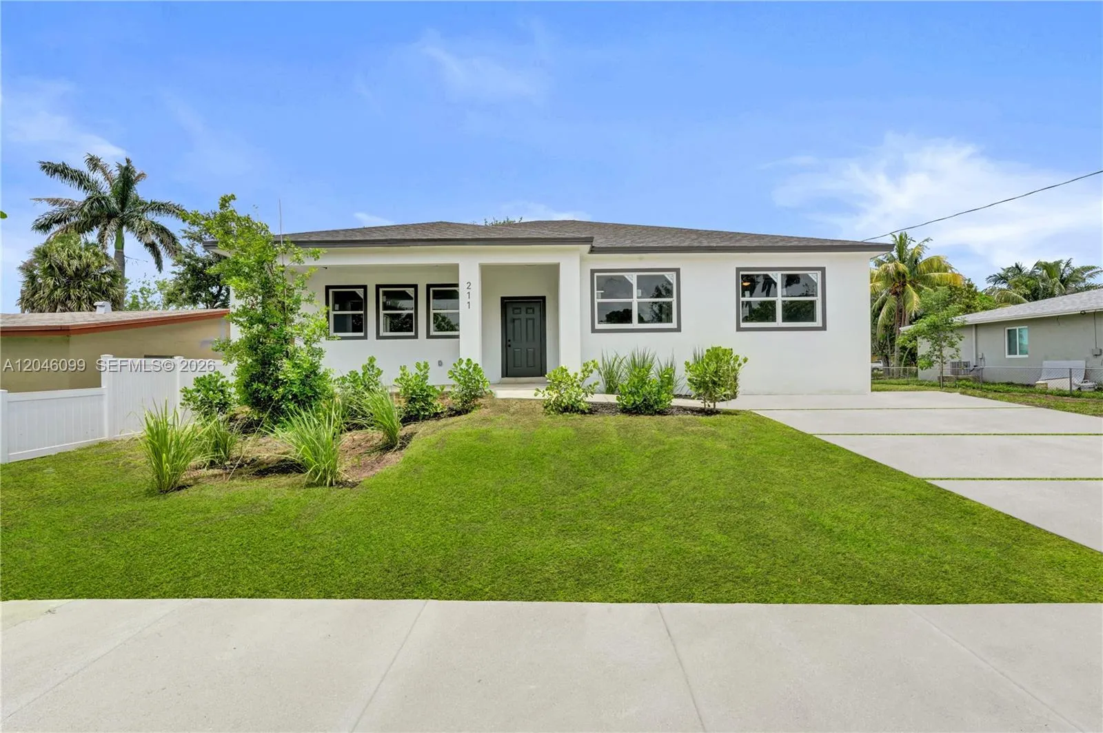 Foto de propiedad en 211 NW 14th Court, Dania Beach, FL 33004 Dania Beach con MLS# 