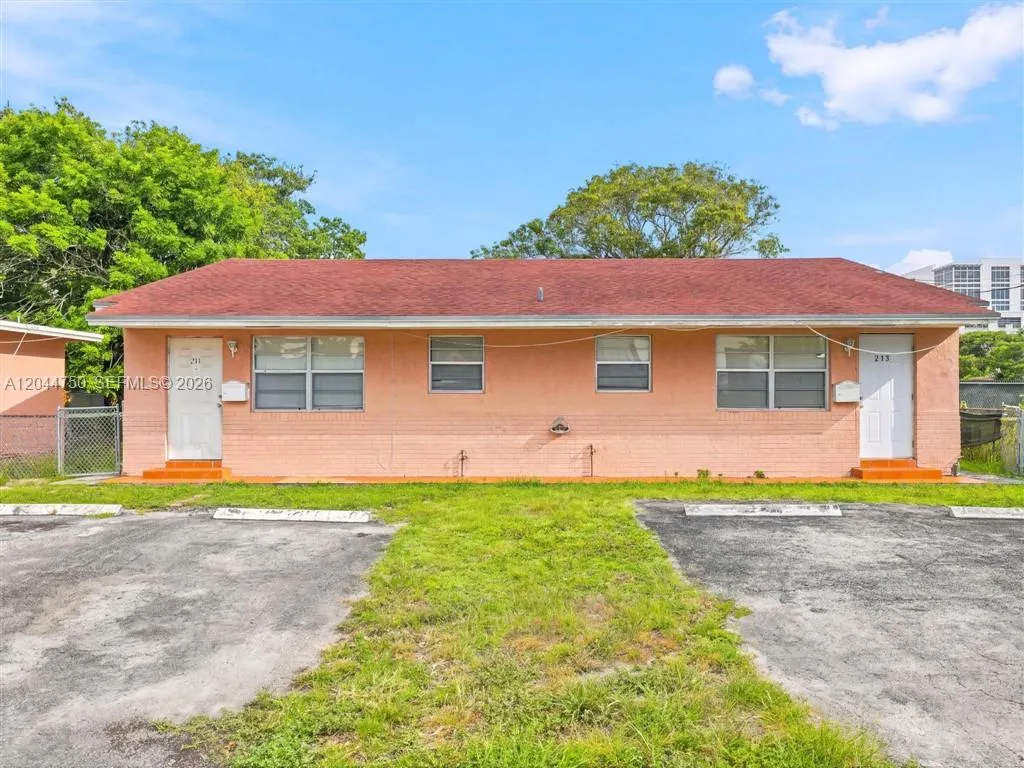 Vendido 211 SE 10th Street, Hallandale Beach, FL 33009, Hallandale Beach, FL 33009