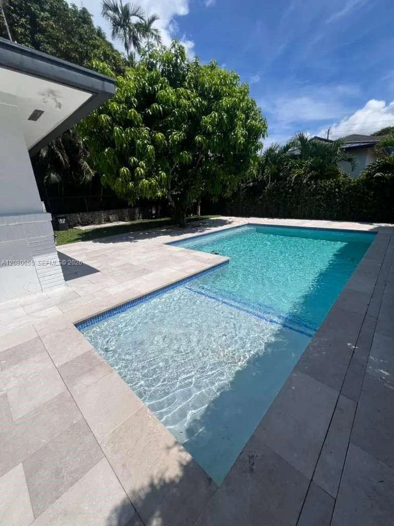 Foto de propiedad en 211 SW 29th Road, Miami, FL 33129 Miami con MLS# 