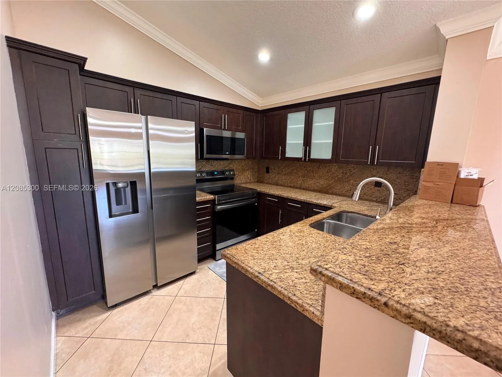 Foto de propiedad en 211 SW 95th Terrace 202, Pembroke Pines, FL 33025 Pembroke Pines con MLS# 