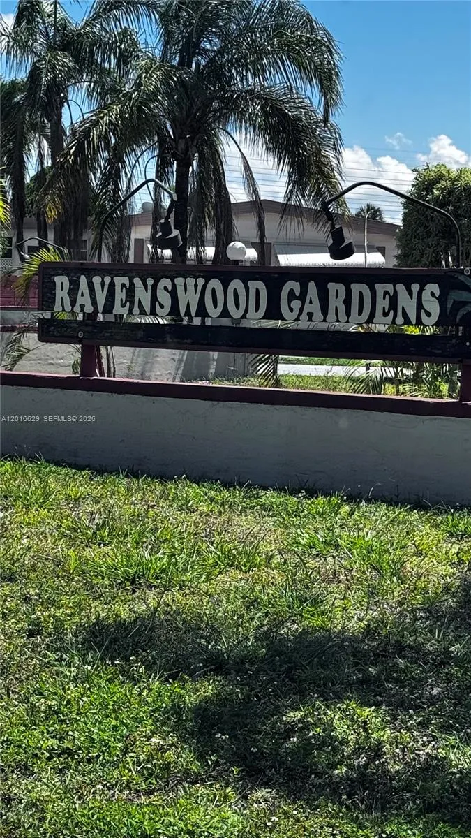 Foto de propiedad en 2110 SW 51st Place, Dania Beach, FL 33312 Dania Beach con MLS# 