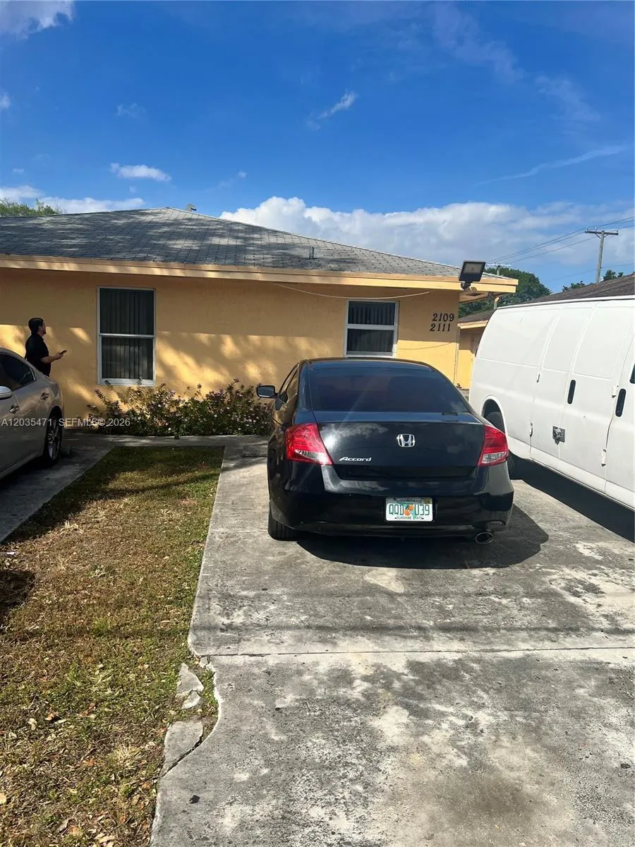 En Renta 2111 NW 100th Street B, Miami, FL 33147, Miami, FL 33147