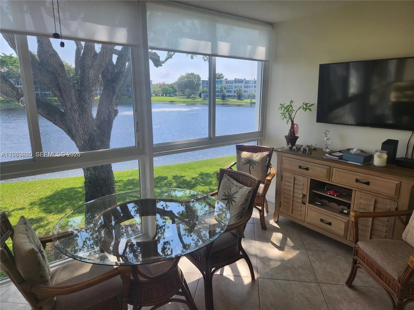Foto de propiedad en 2114 E Cambridge E 2114, Deerfield Beach, FL 33442 Deerfield Beach con MLS# 