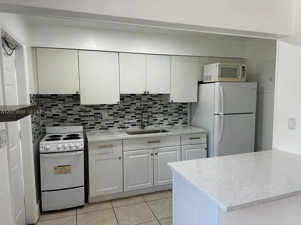Foto de propiedad en 2115 N 17th Court 3, Hollywood, FL 33020 Hollywood con MLS# 