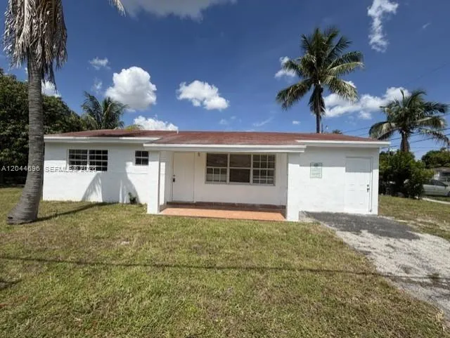 Foto de propiedad en 2115 SW 50th Avenue, West Park, FL 33023 West Park con MLS# 