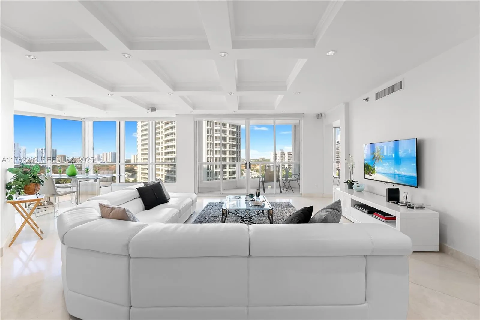 Foto de propiedad en 21150 Point Place 1102, Aventura, FL 33180 Aventura con MLS# 