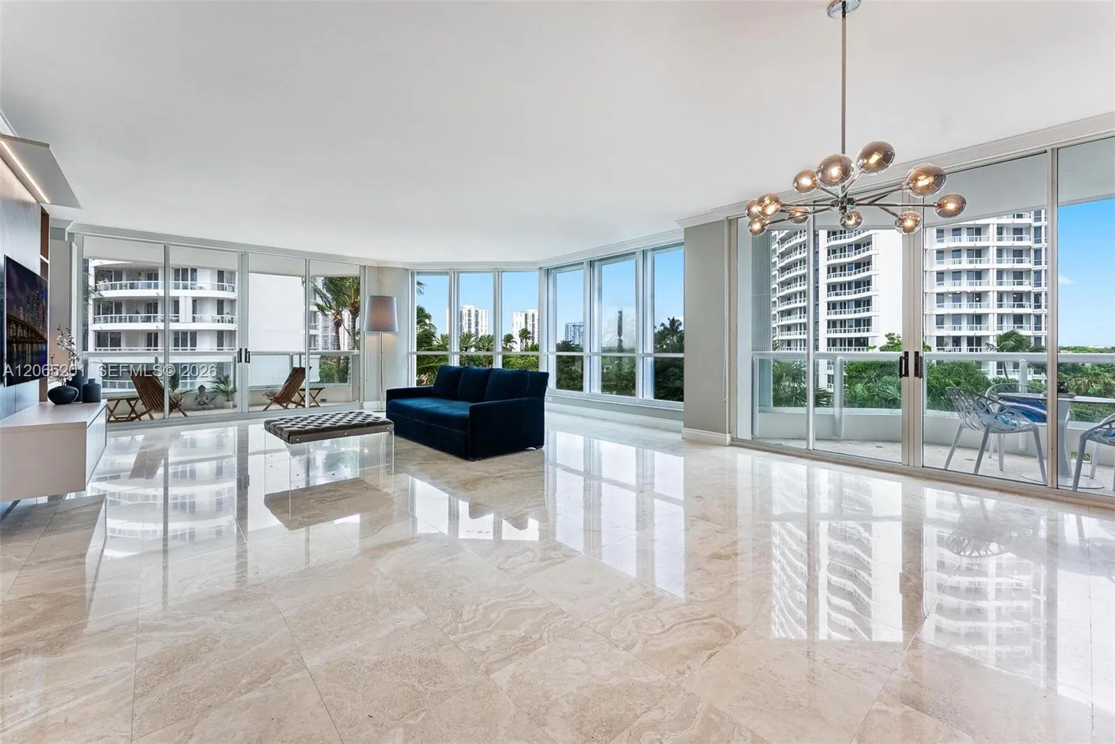 Foto de propiedad en 21150 Point Place 702, Aventura, FL 33180 Aventura con MLS# 