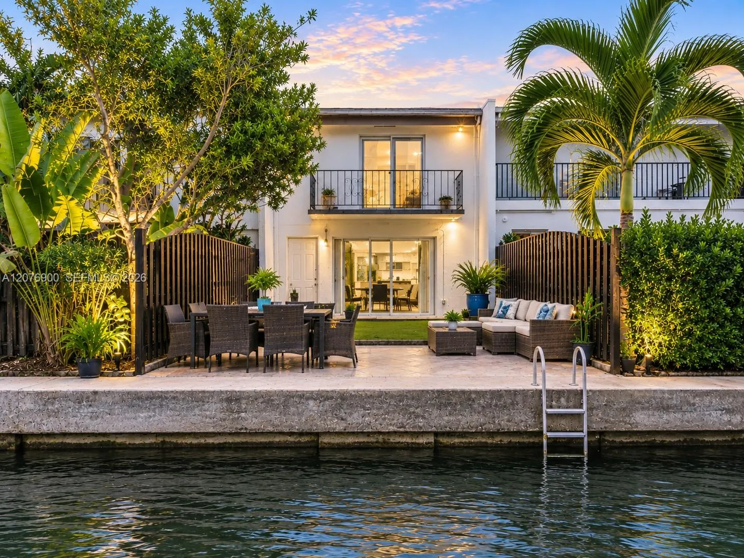 Foto de propiedad en 2117 NE 123rd Street, North Miami, FL 33181 North Miami con MLS# 