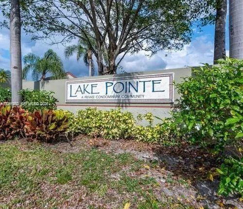 Foto de propiedad en 212 Lake Pointe Drive 112, Oakland Park, FL 33309 Oakland Park con MLS# 