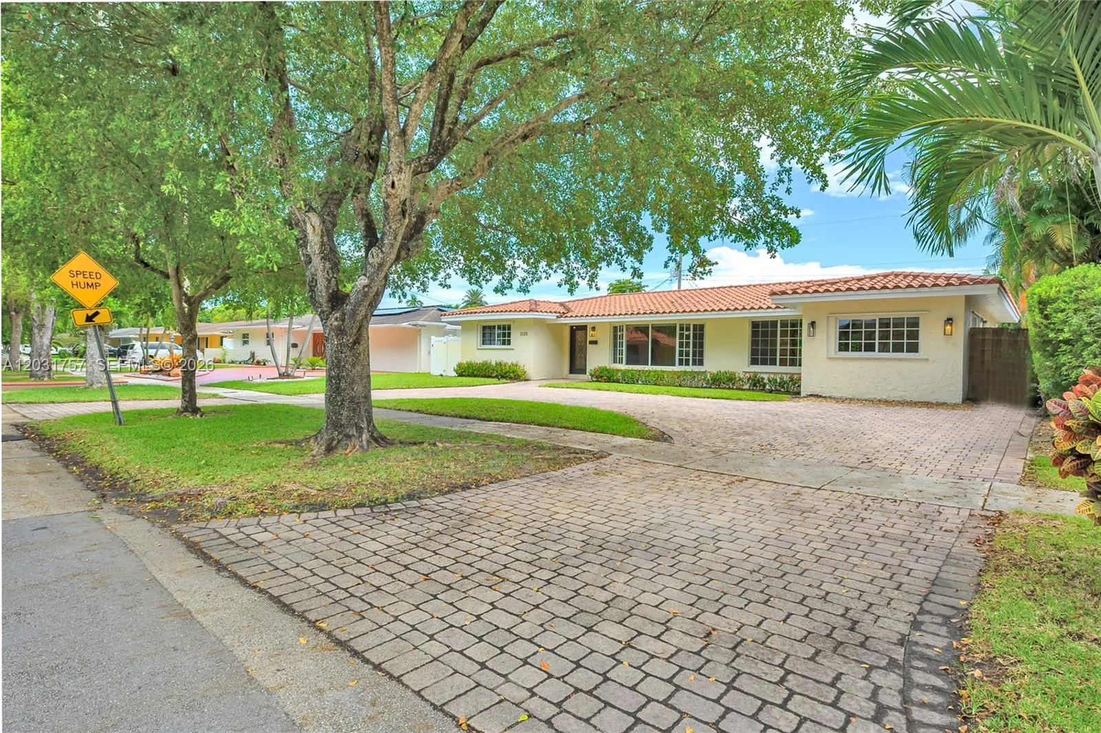 En Renta 2120 NE 207th Street, Miami, FL 33179, Miami, FL 33179