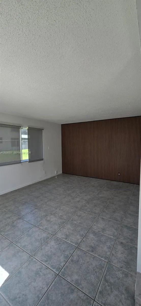 Foto de propiedad en 2120 Sherwood Forest Boulevard 30, West Palm Beach, FL 33415 West Palm Beach con MLS# 