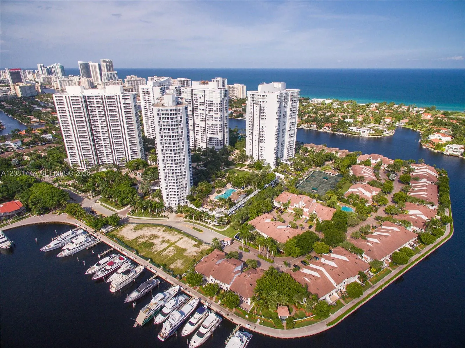 Foto de propiedad en 21200 NE Point Place 1404, Aventura, FL 33180 Aventura con MLS# 