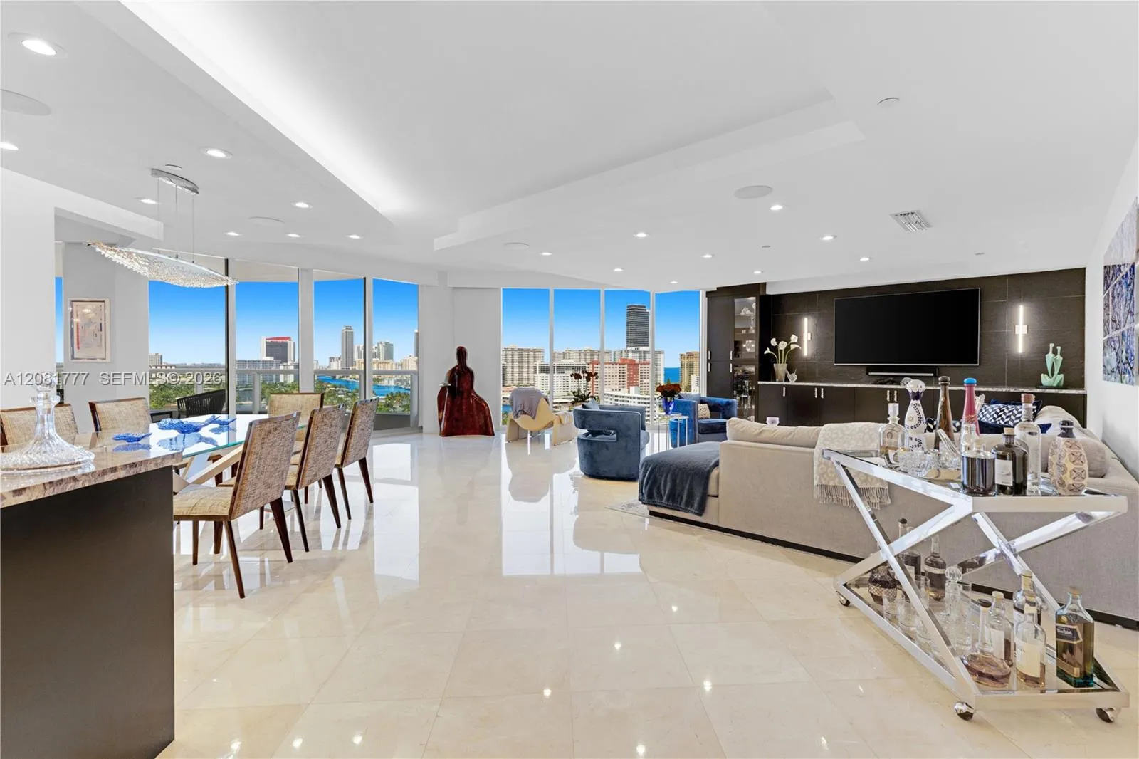 En Venta 21200 NE Point Place 1404, Aventura, FL 33180, Aventura, FL 33180