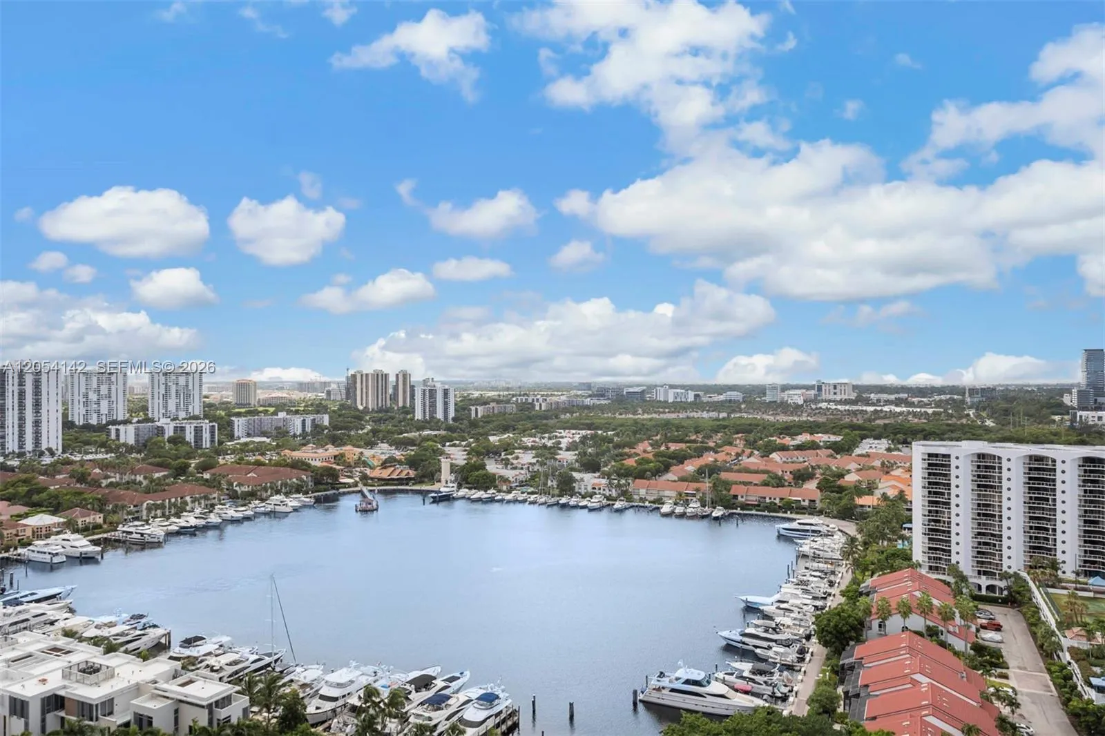 Foto de propiedad en 21205 Yacht Club Drive 2403, Aventura, FL 33180 Aventura con MLS# 
