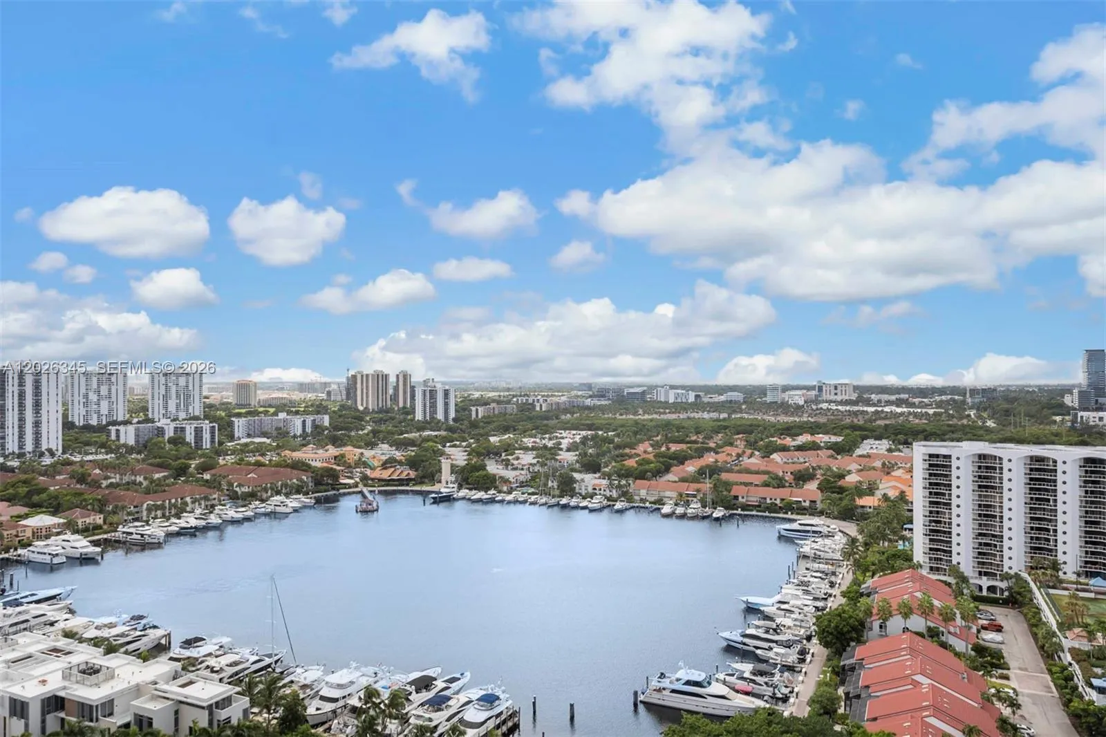 Foto de propiedad en 21205 Yacht Club Drive 2403, Aventura, FL 33180 Aventura con MLS# 