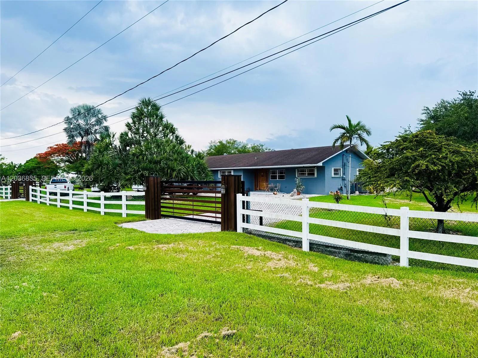Foto de propiedad en 21217 SW 160 Street, Miami, FL 33187 Miami con MLS# 