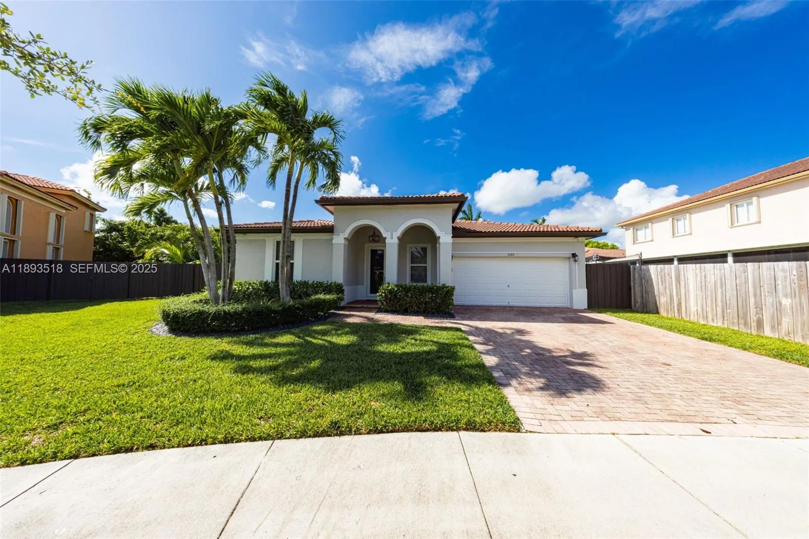 Foto de propiedad en 2122 NE 39th Terrace, Homestead, FL 33033 Homestead con MLS# 