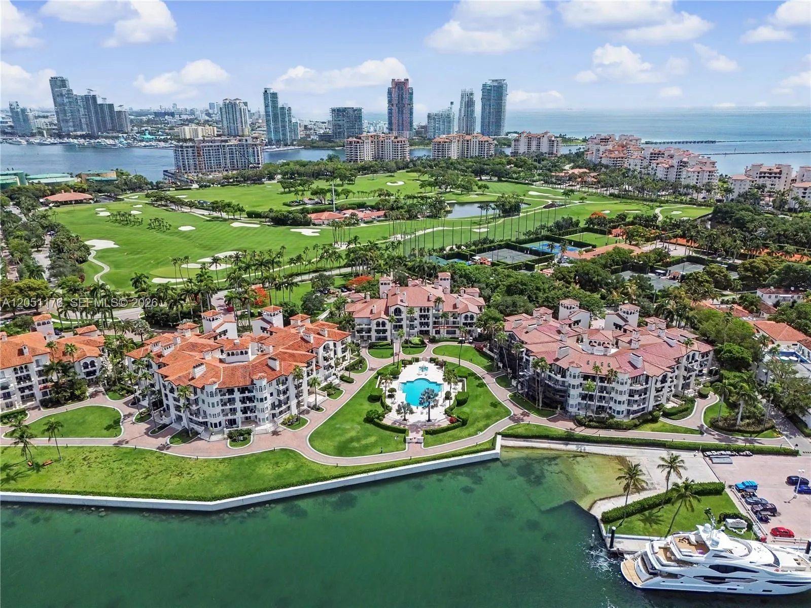 Foto de propiedad en 2124 Fisher Island Drive 2124, Miami Beach, FL 33109 Miami Beach con MLS# 
