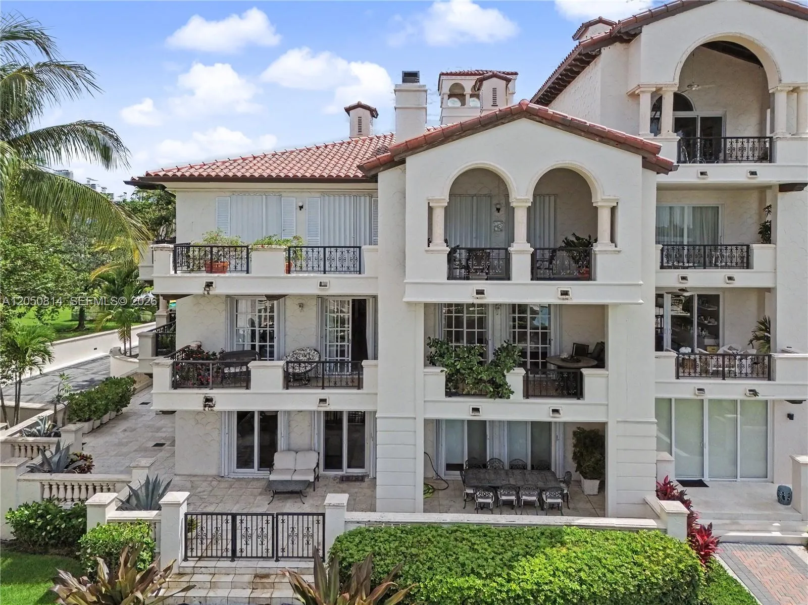 Foto de propiedad en 2124 Fisher Island Drive 2124, Miami Beach, FL 33109 Miami Beach con MLS# 