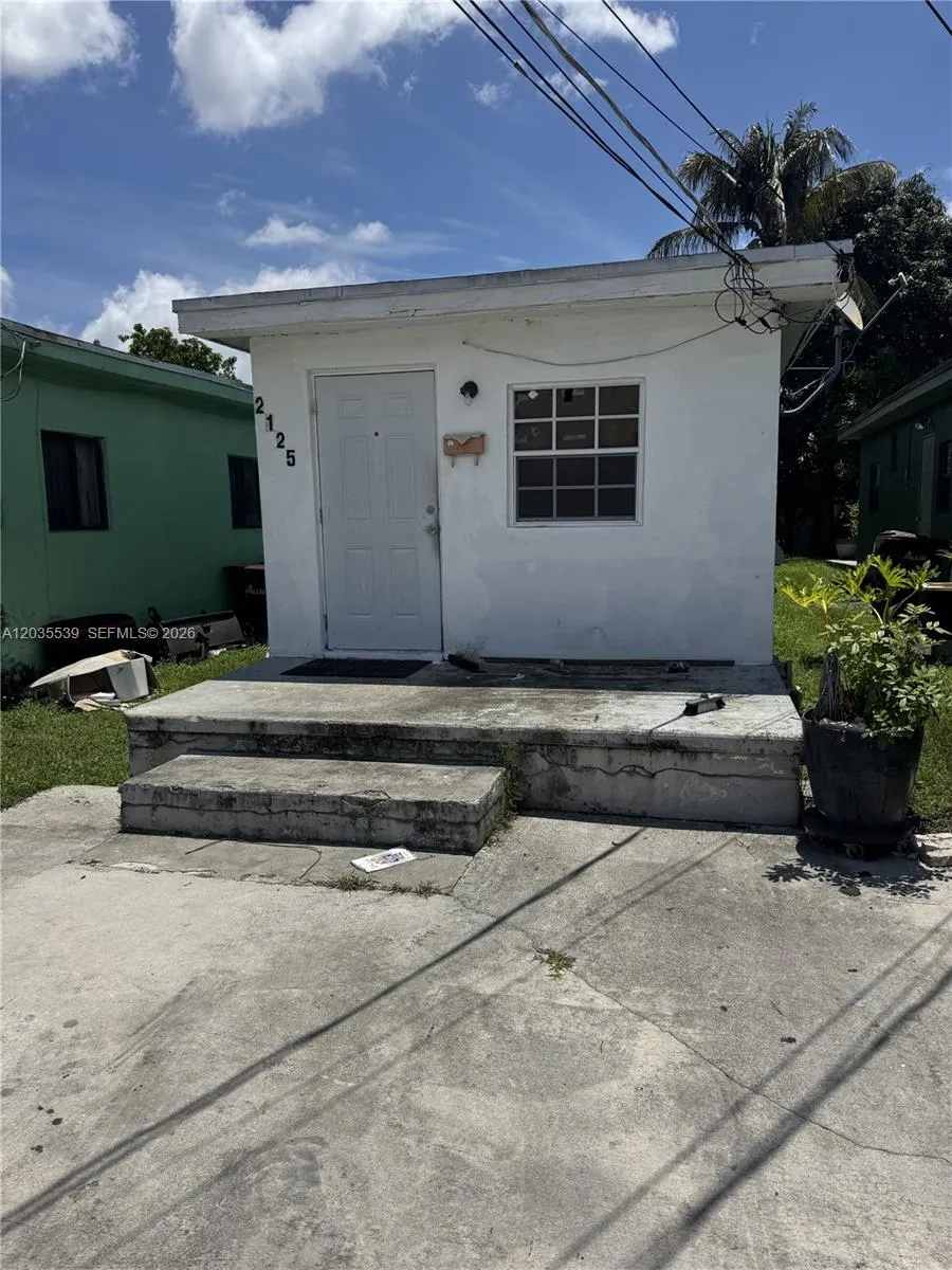 En Venta 2125 W 5th Avenue, Hialeah, FL 33010, Hialeah, FL 33010