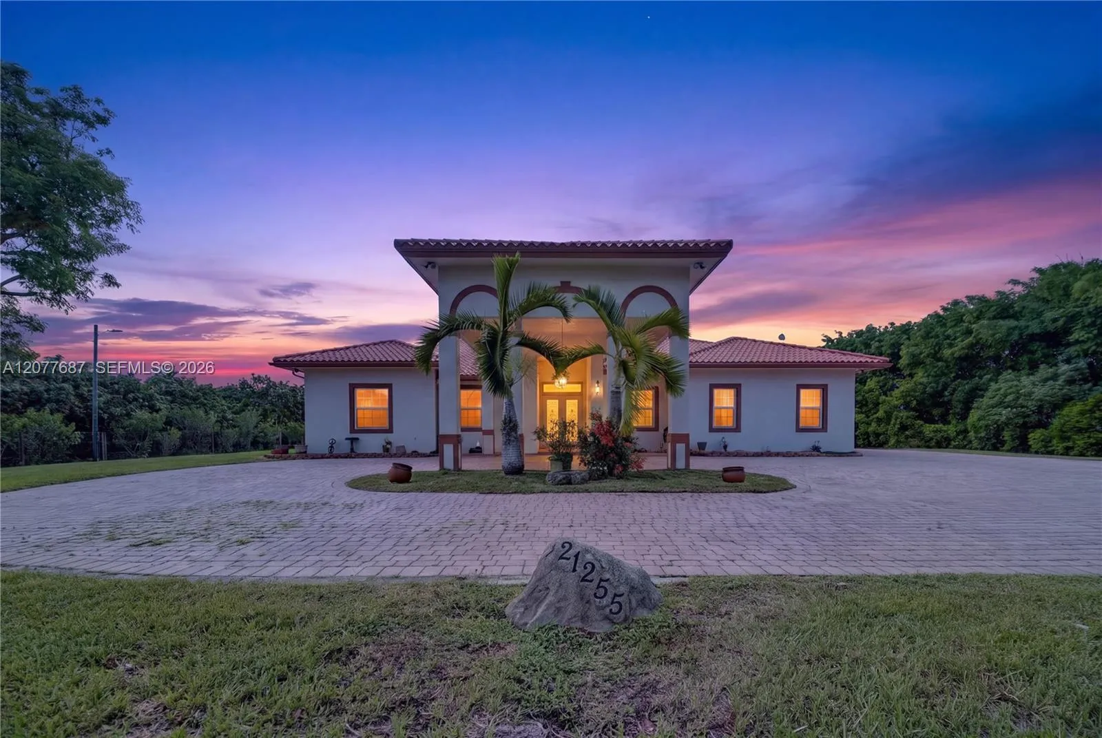 Foto de propiedad en 21255 SW 213th Ave Road, Miami, FL 33187 Miami con MLS# 