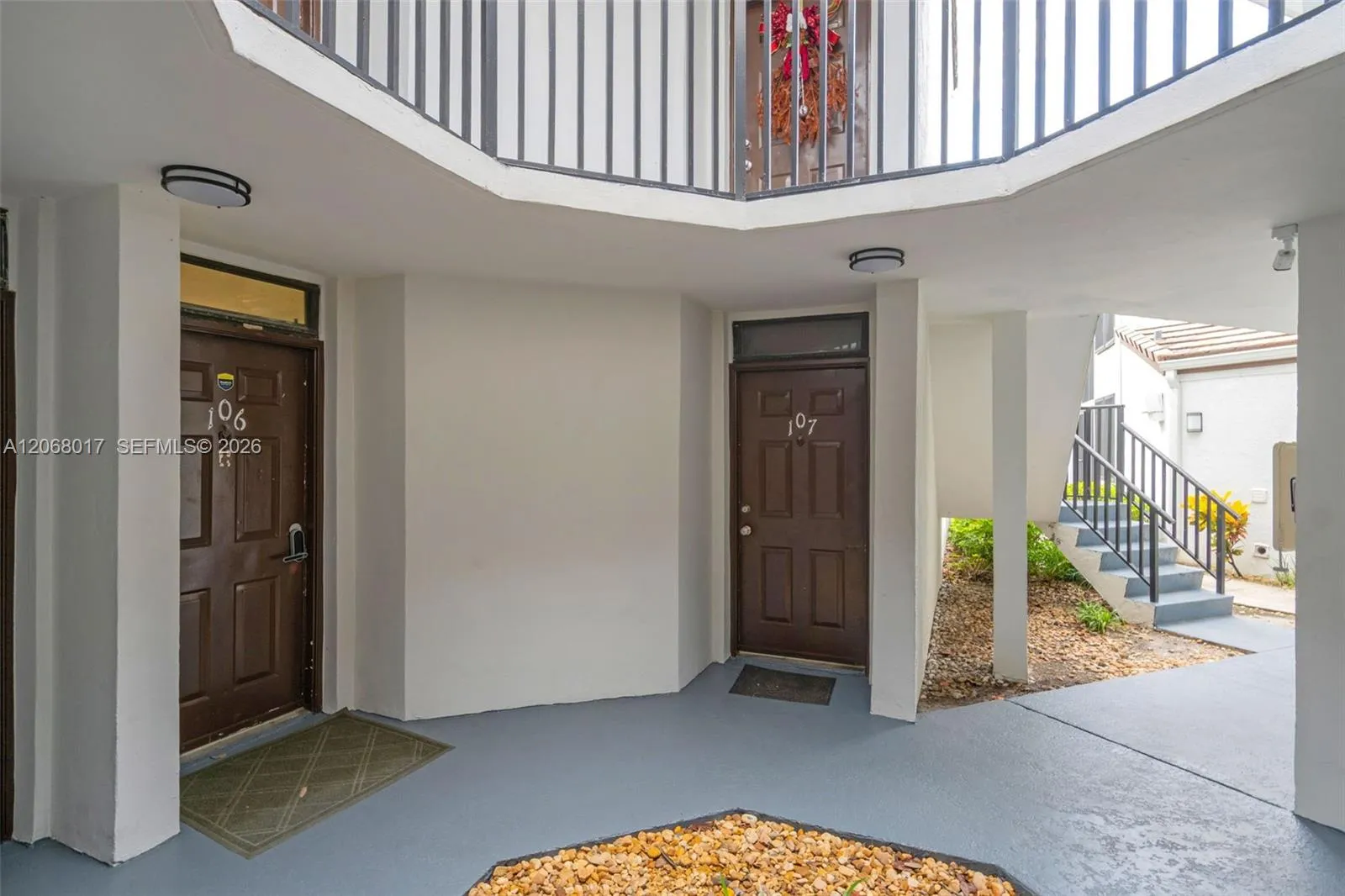 Foto de propiedad en 213 Lake Pointe Drive 106, Oakland Park, FL 33309 Oakland Park con MLS# 