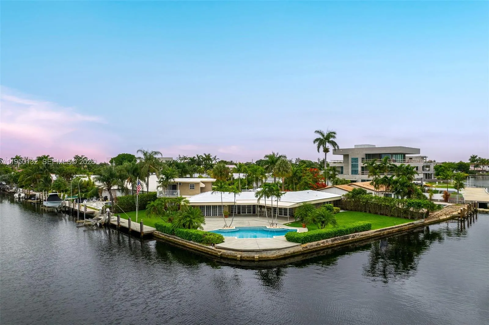 Foto de propiedad en 2130 NE 15th Street, Fort Lauderdale, FL 33304 Fort Lauderdale con MLS# 