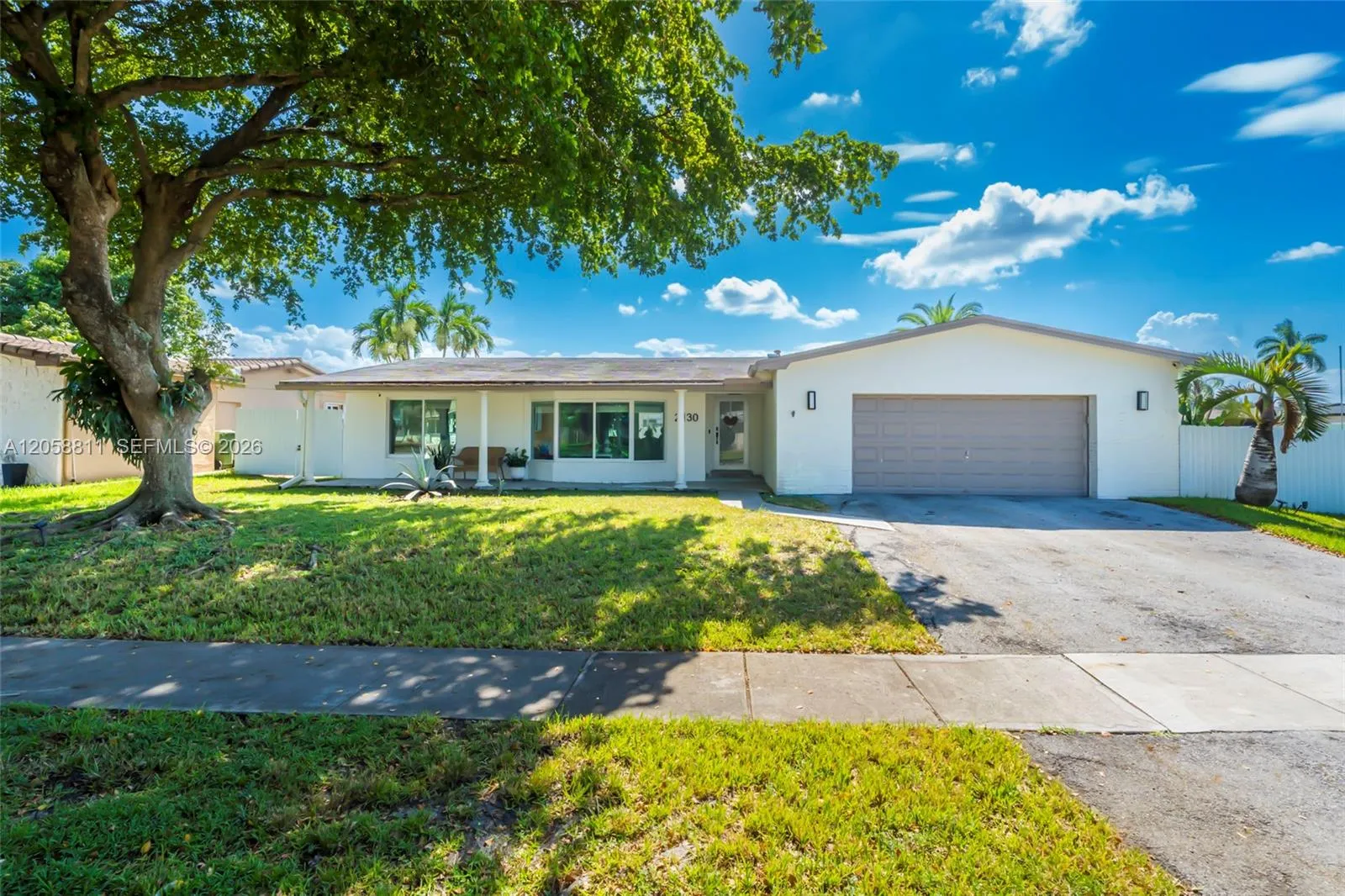 Foto de propiedad en 2130 NW 106th Avenue, Pembroke Pines, FL 33026 Pembroke Pines con MLS# 
