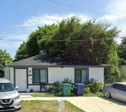 Foto de propiedad en 2130 NW 46th Street, Miami, FL 33142 Miami con MLS# 