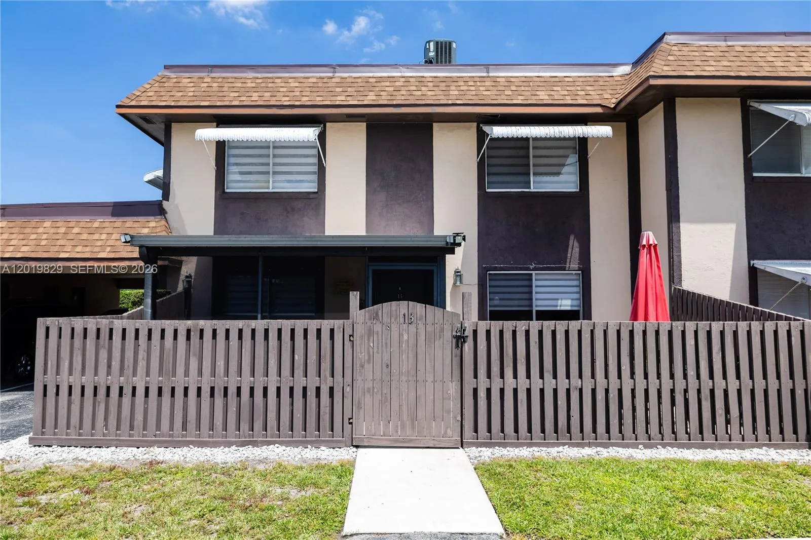 Foto de propiedad en 2130 Sherwood Forest Boulevard 13, West Palm Beach, FL 33415 West Palm Beach con MLS# 