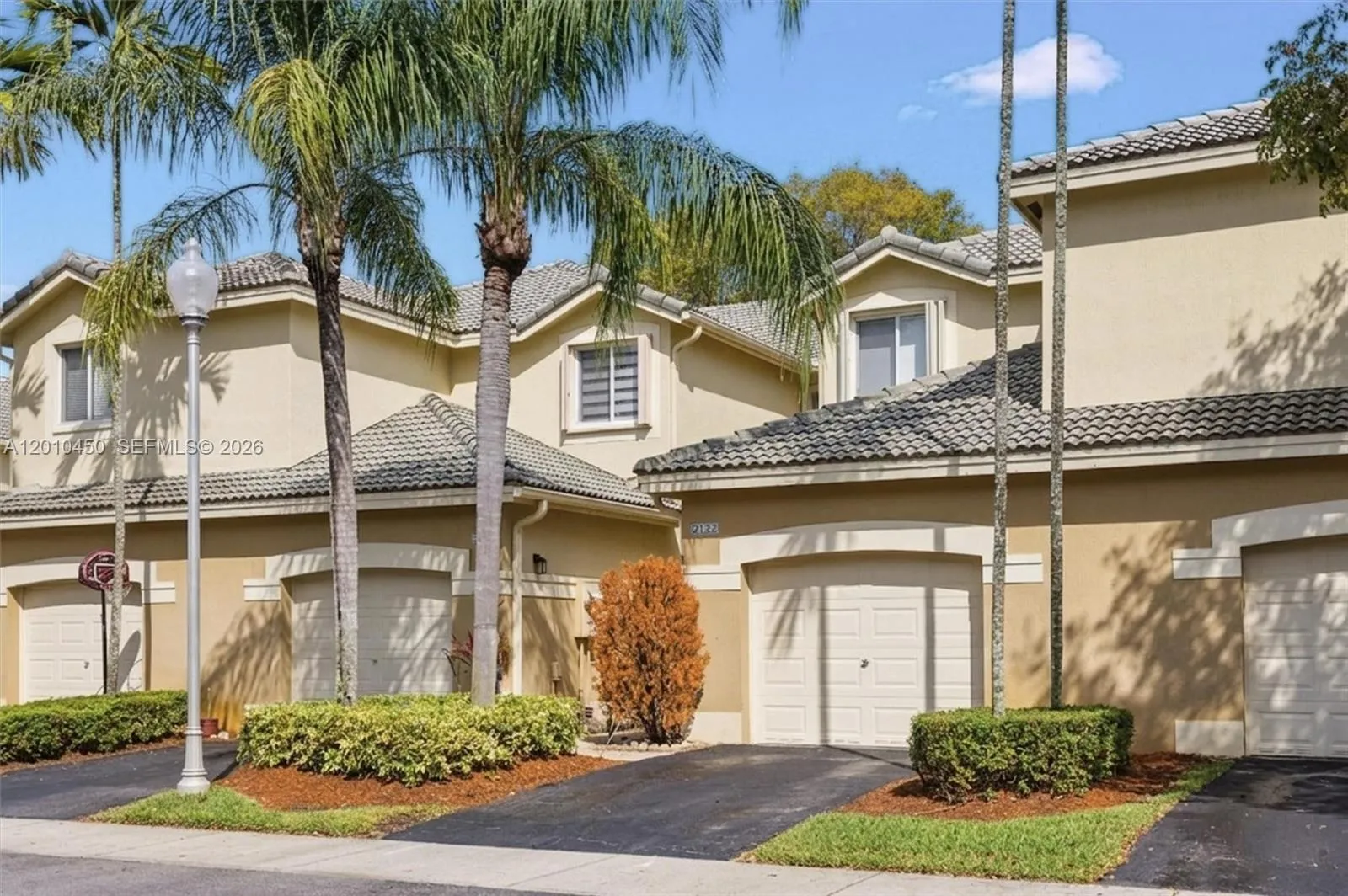 Foto de propiedad en 2132 Bahia Lane, Weston, FL 33327 Weston con MLS# 