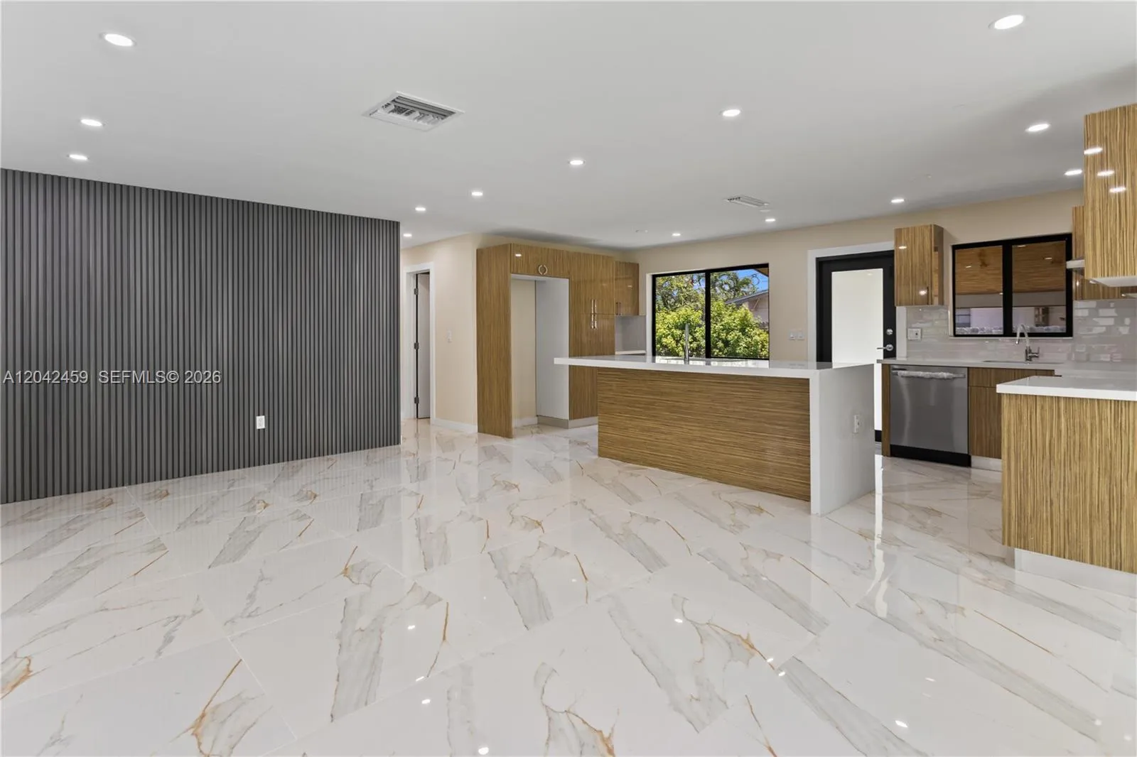 Foto de propiedad en 21330 NE 26 Avenue, Aventura, FL 33180 Aventura con MLS# 