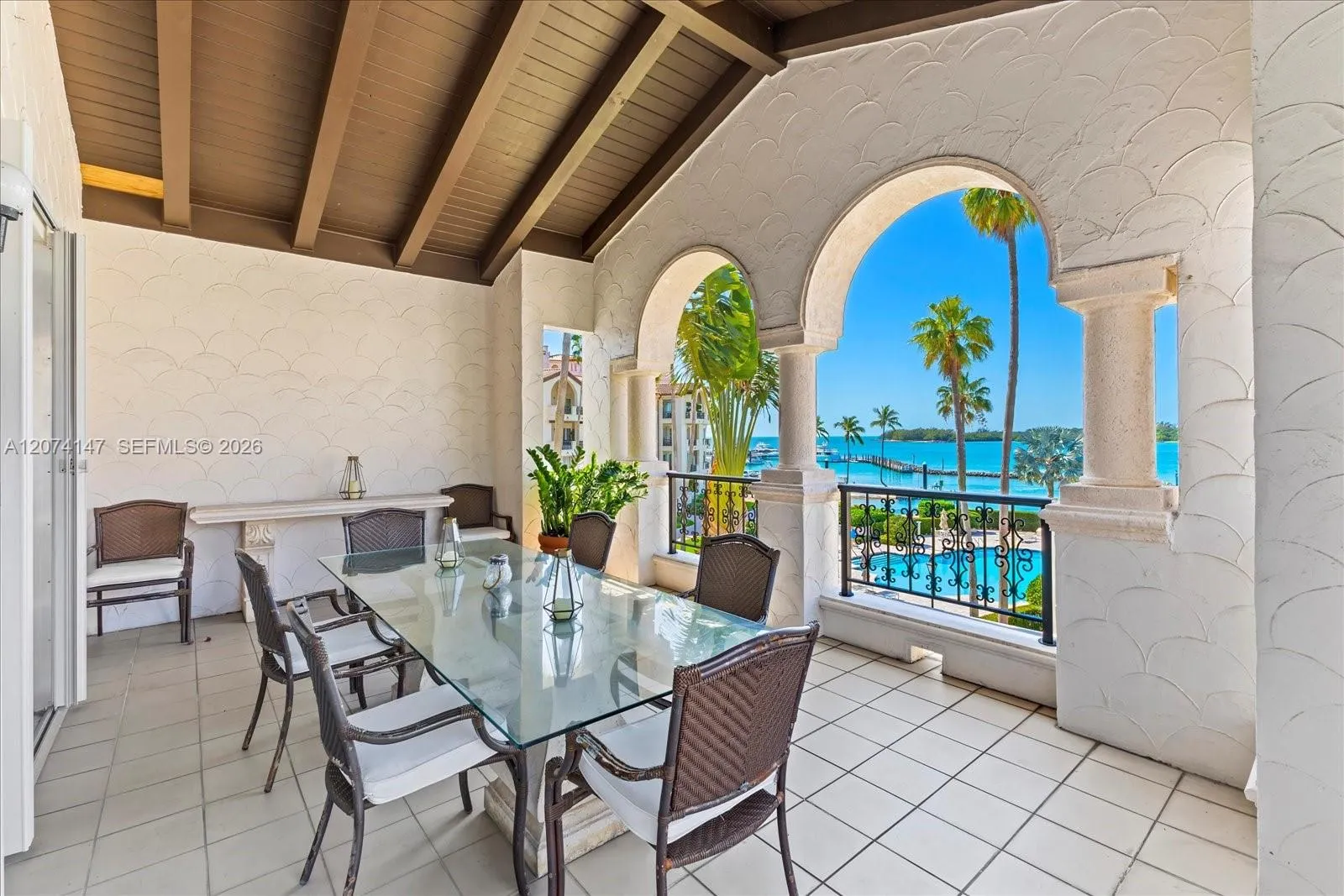 Foto de propiedad en 2134 Fisher Island Drive 2134, Miami Beach, FL 33109 Miami Beach con MLS# 