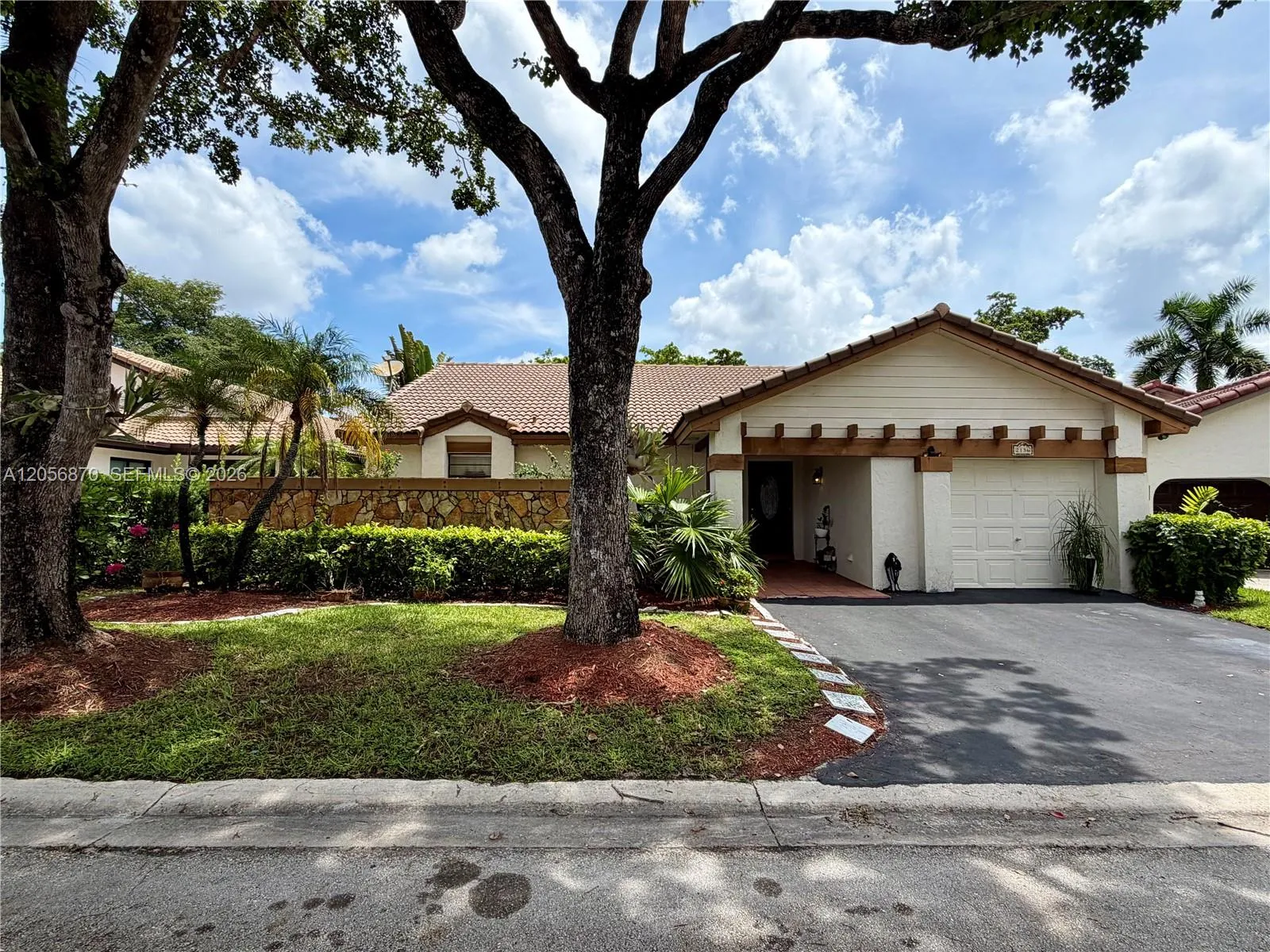 Foto de propiedad en 2136 Austin, Weston, FL 33326 Weston con MLS# 