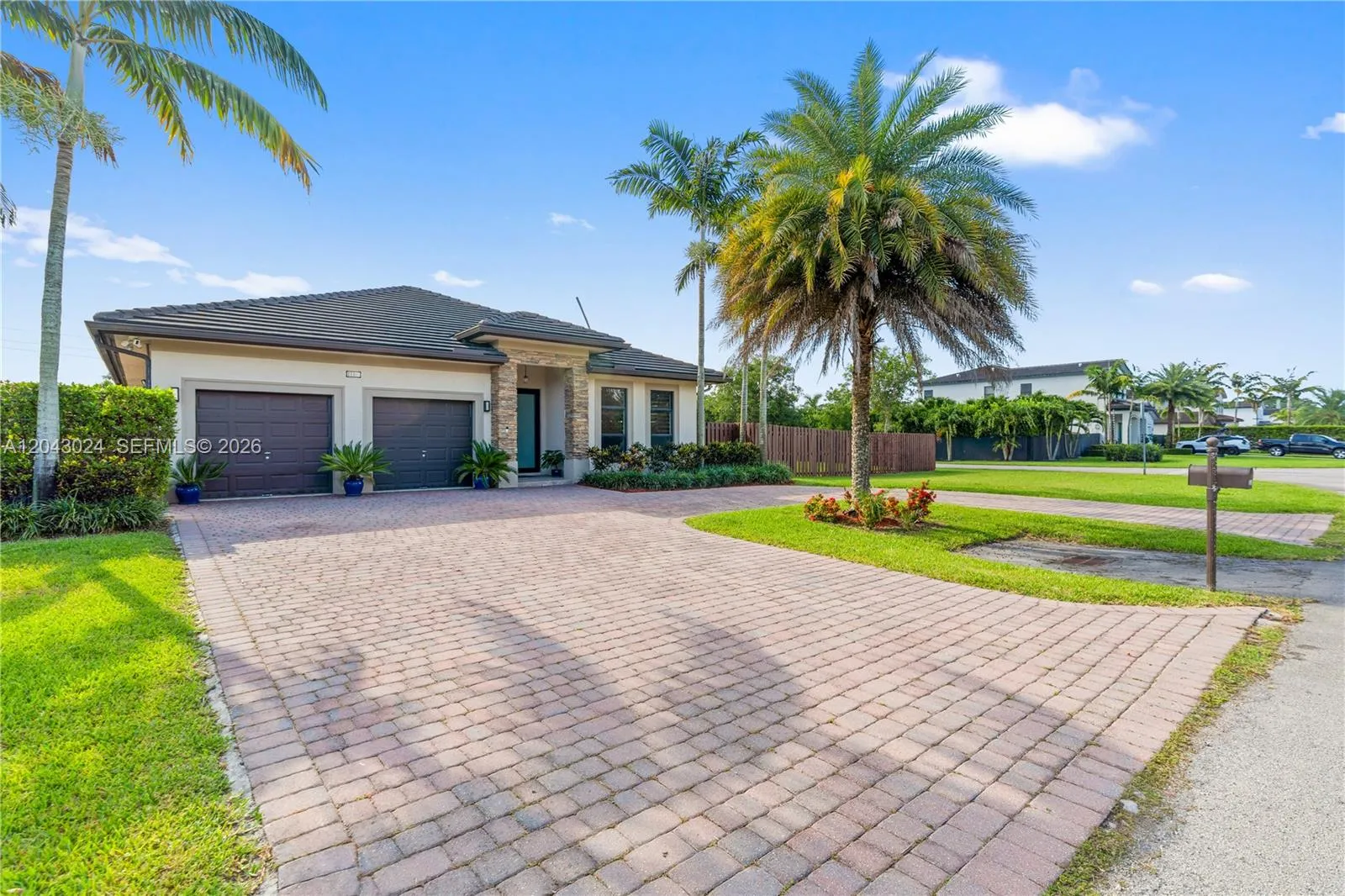 Foto de propiedad en 21365 SW 177th Court, Miami, FL 33187 Miami con MLS# 