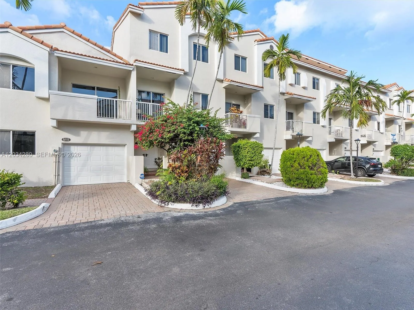 Foto de propiedad en 21399 Marina Cove Circle M12, Aventura, FL 33180 Aventura con MLS# 