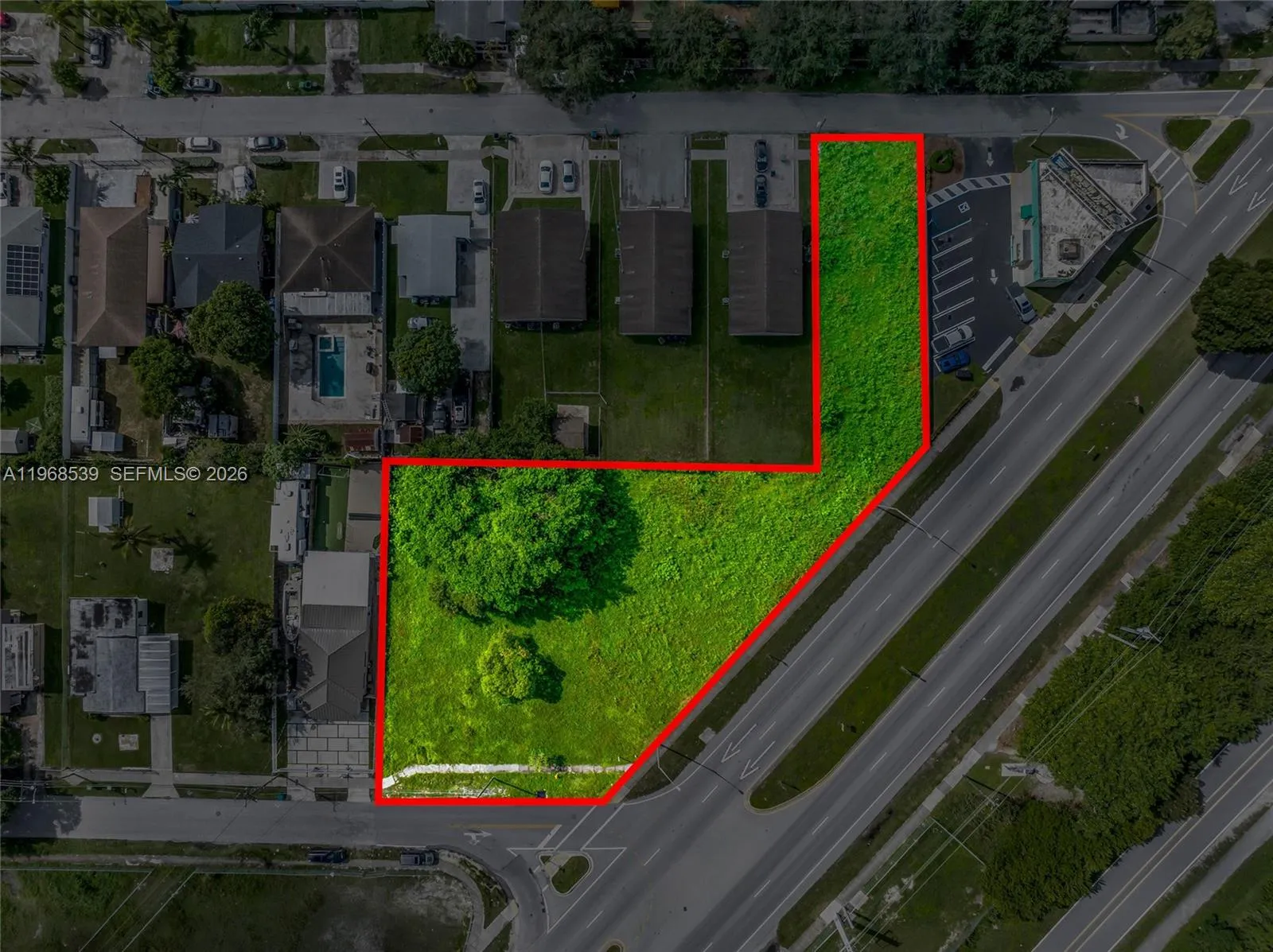 Foto de propiedad en 214 S Dixie Highway, Miami, FL 33189 Miami con MLS# 