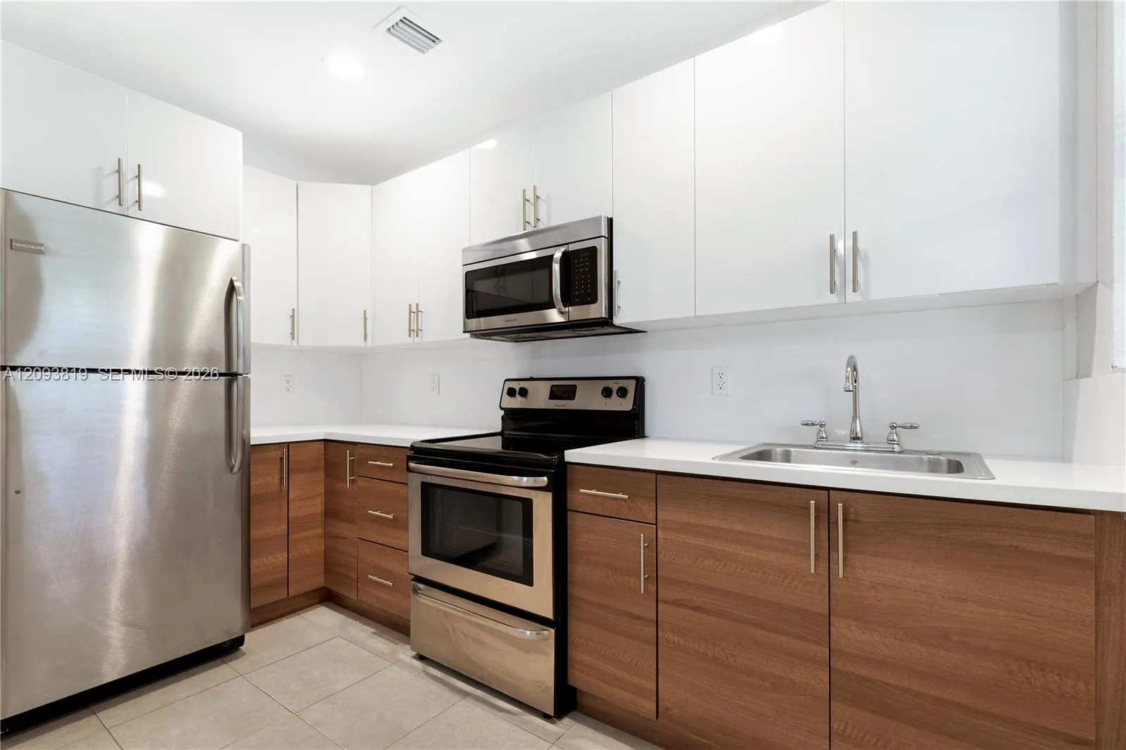 En Renta 214 Salamanca Avenue 3, Coral Gables, FL 33134, Coral Gables, FL 33134
