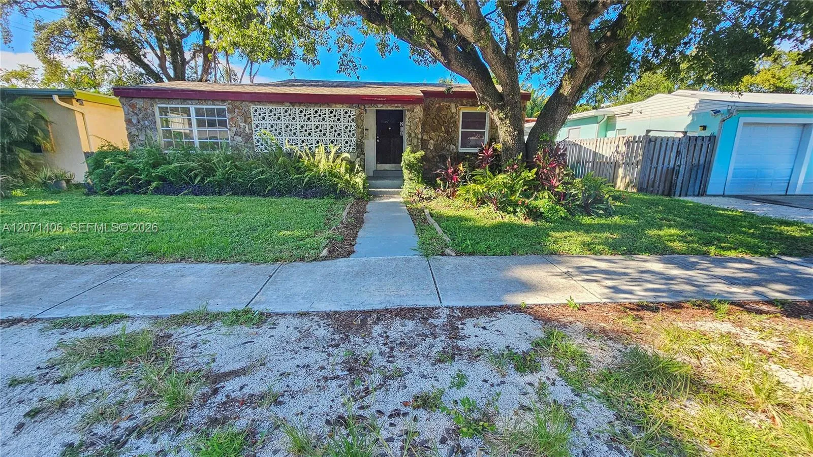 Foto de propiedad en 214 SW 2nd Place, Dania Beach, FL 33004 Dania Beach con MLS# 