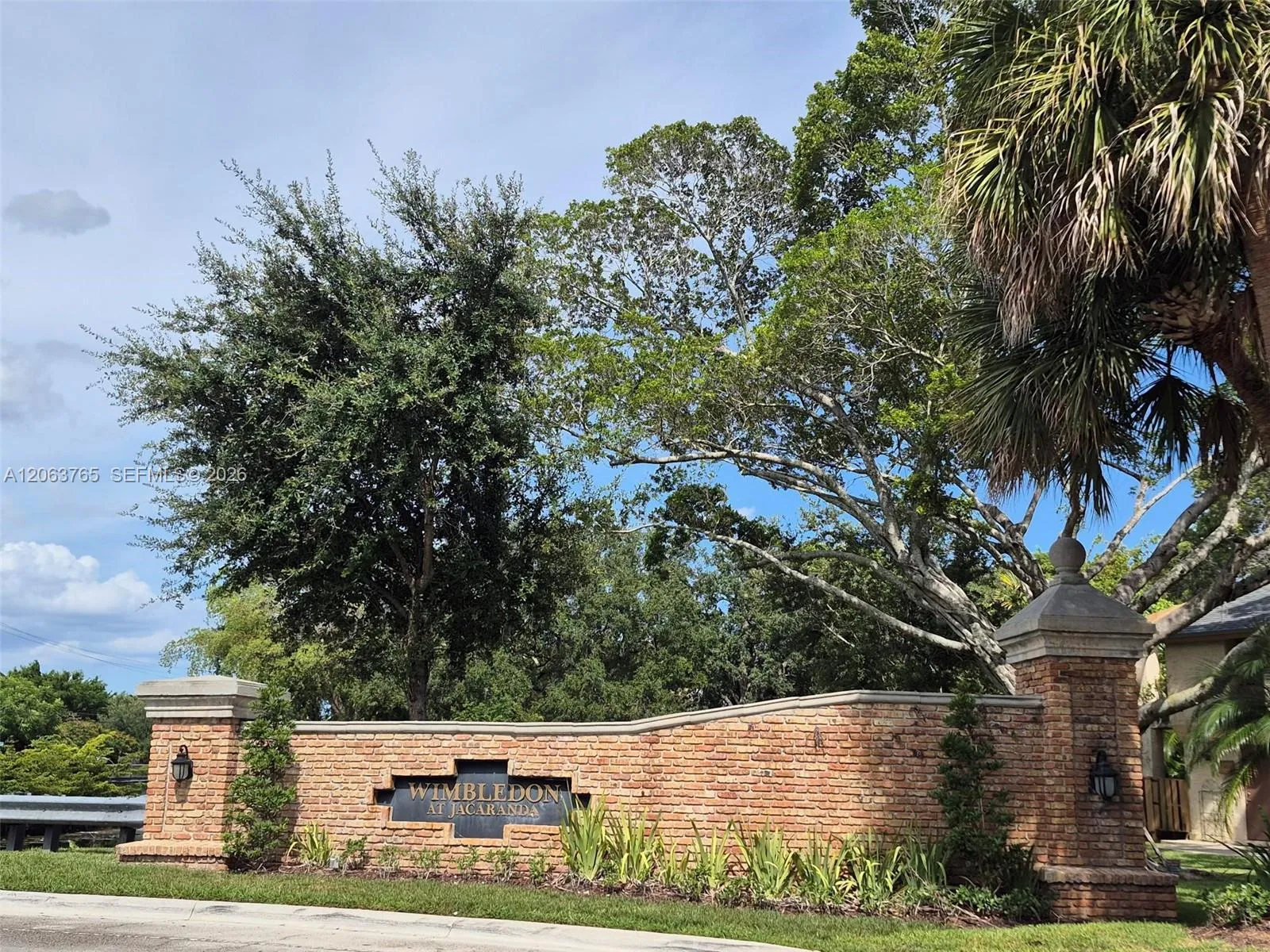Foto de propiedad en 214 Wimbledon Lake Drive 57, Plantation, FL 33324 Plantation con MLS# 