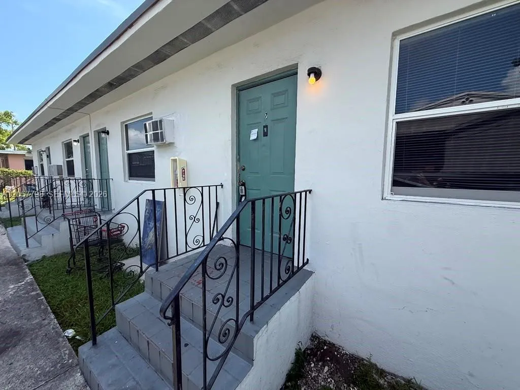 En Renta 2140 NW 24th Street 2, Miami, FL 33142, Miami, FL 33142