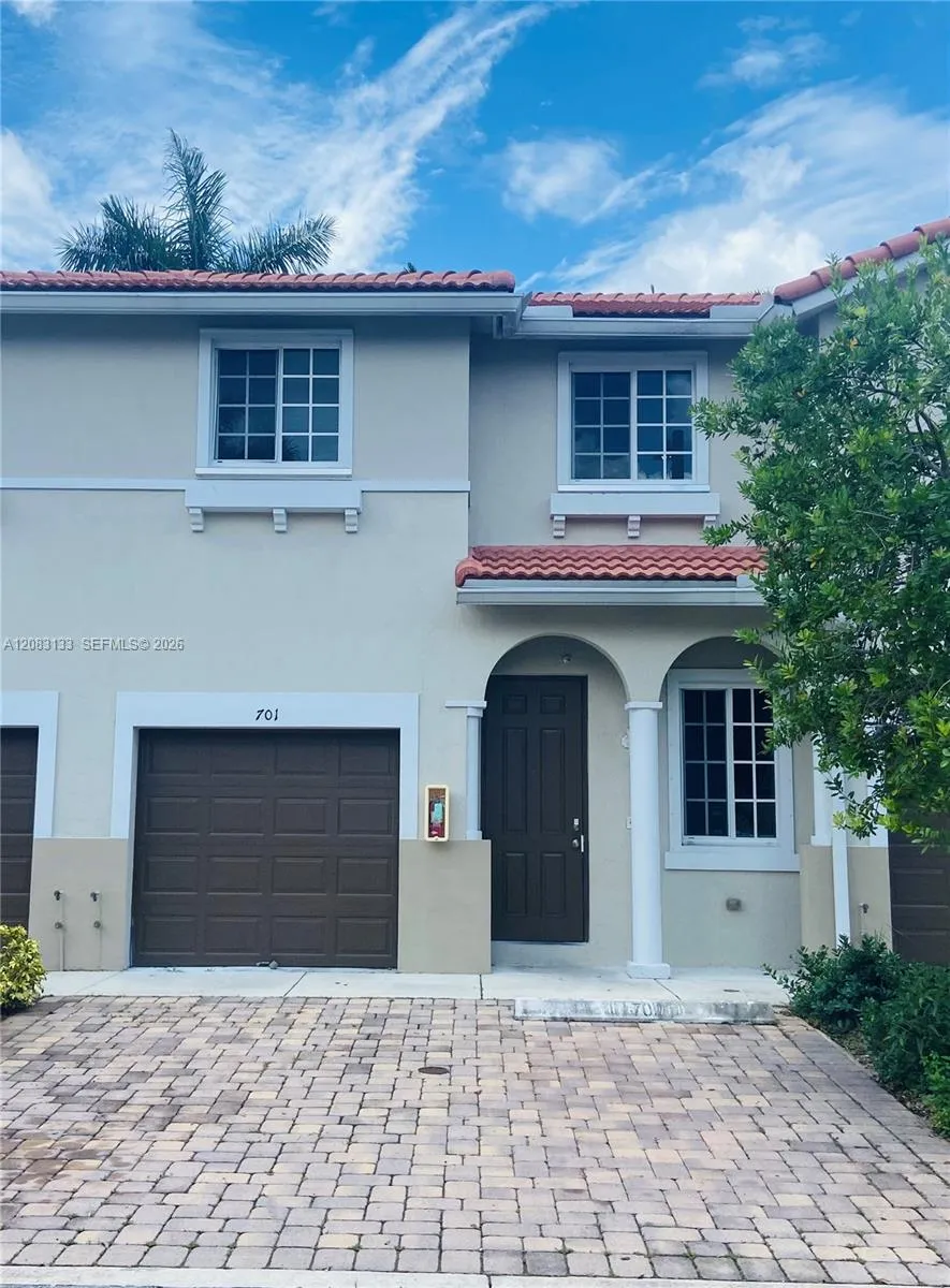 Foto de propiedad en 21401 NW 13th Court 701, Miami Gardens, FL 33169 Miami Gardens con MLS# 