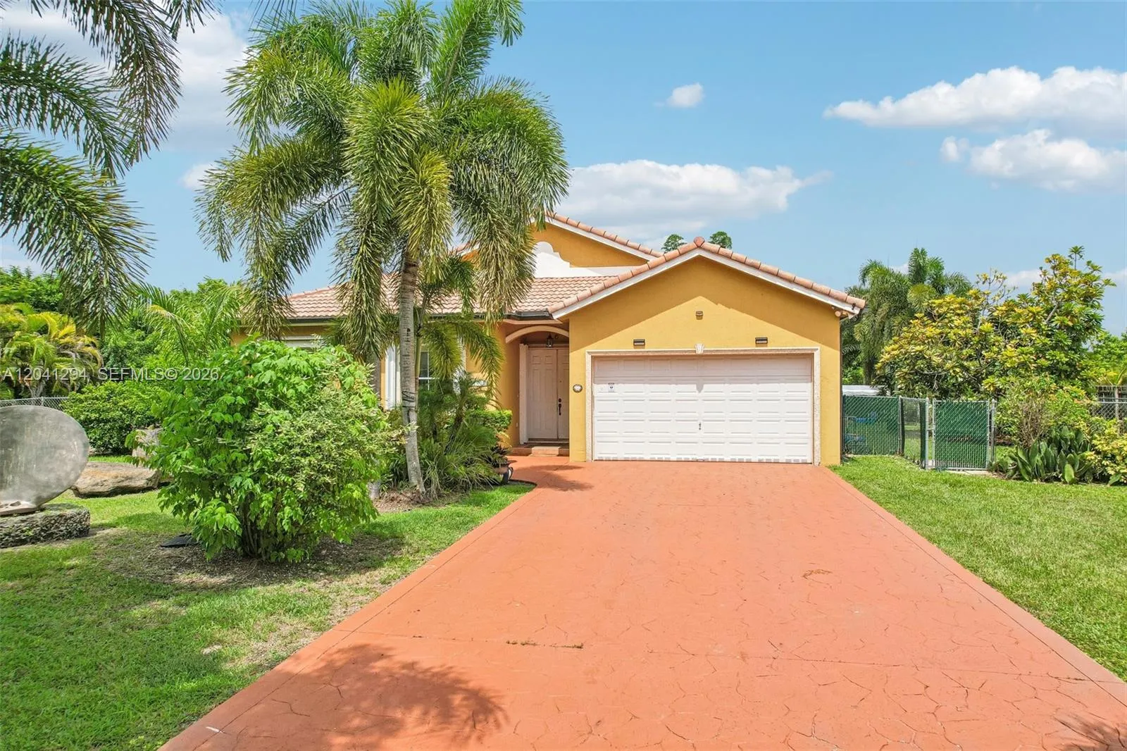 Foto de propiedad en 21401 SW 187th Avenue, Miami, FL 33187 Miami con MLS# 