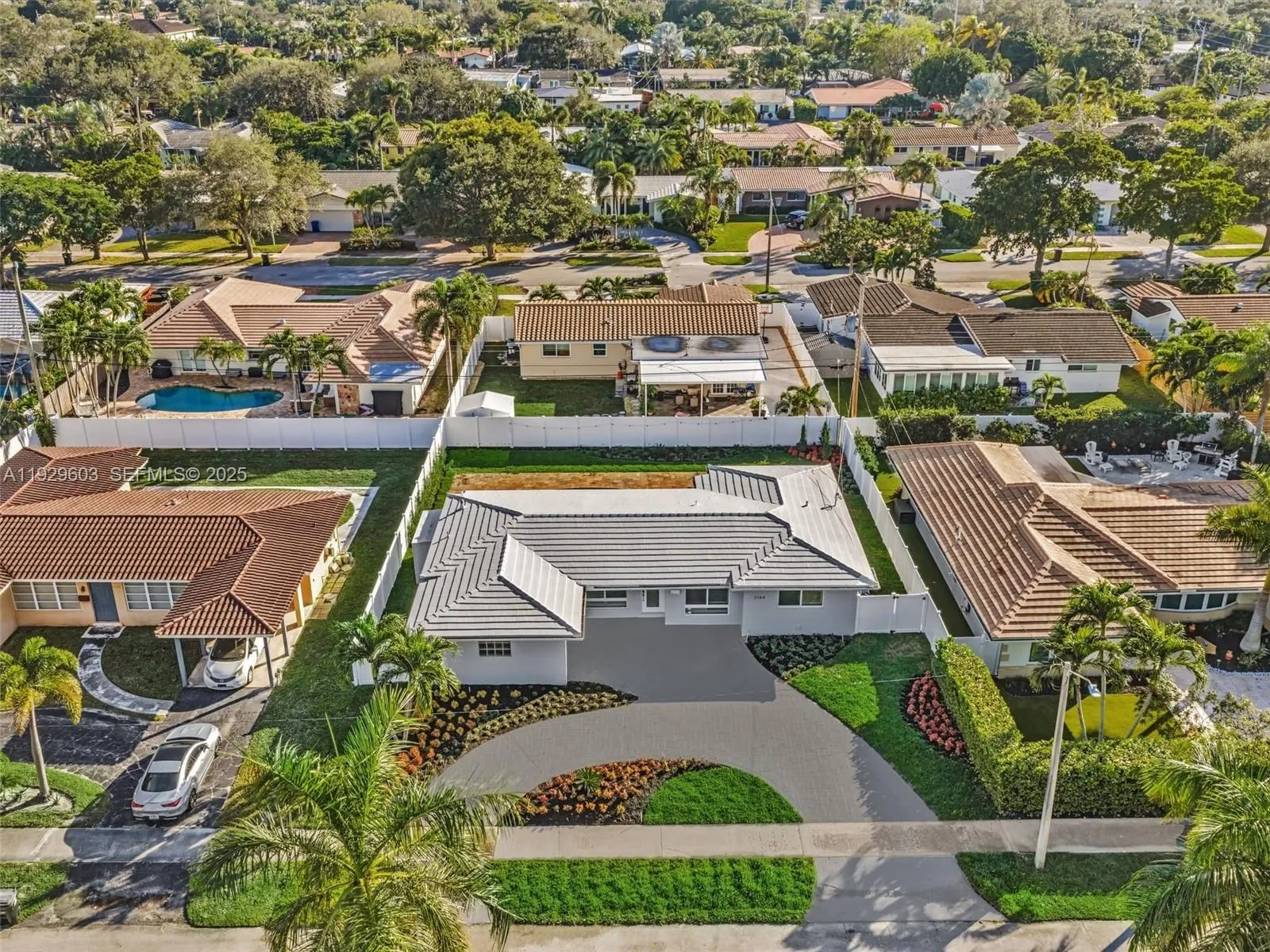 Foto de propiedad en 2144 NE 64th Street, Fort Lauderdale, FL 33308 Fort Lauderdale con MLS# 