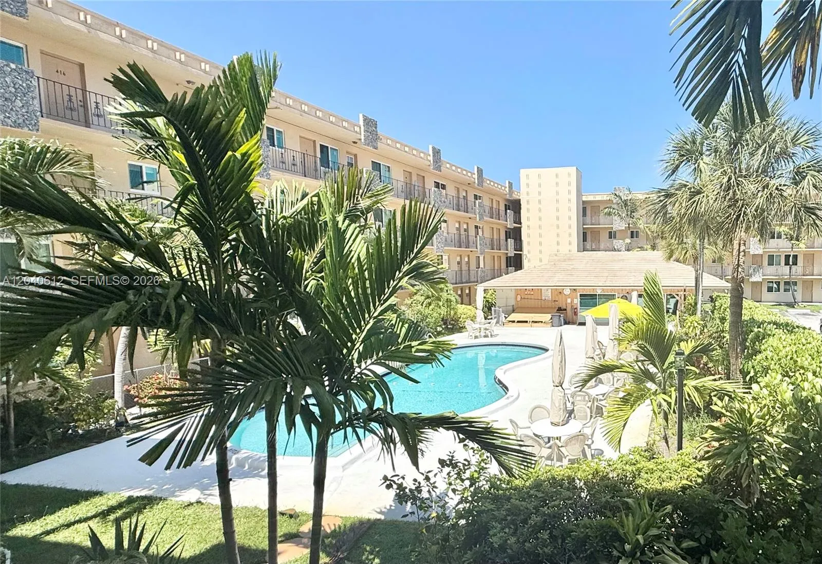 Foto de propiedad en 2145 Pierce Street 206, Hollywood, FL 33020 Hollywood con MLS# 