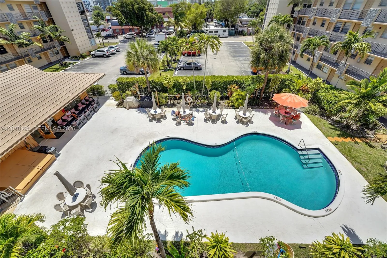 Foto de propiedad en 2145 Pierce Street 417, Hollywood, FL 33020 Hollywood con MLS# 