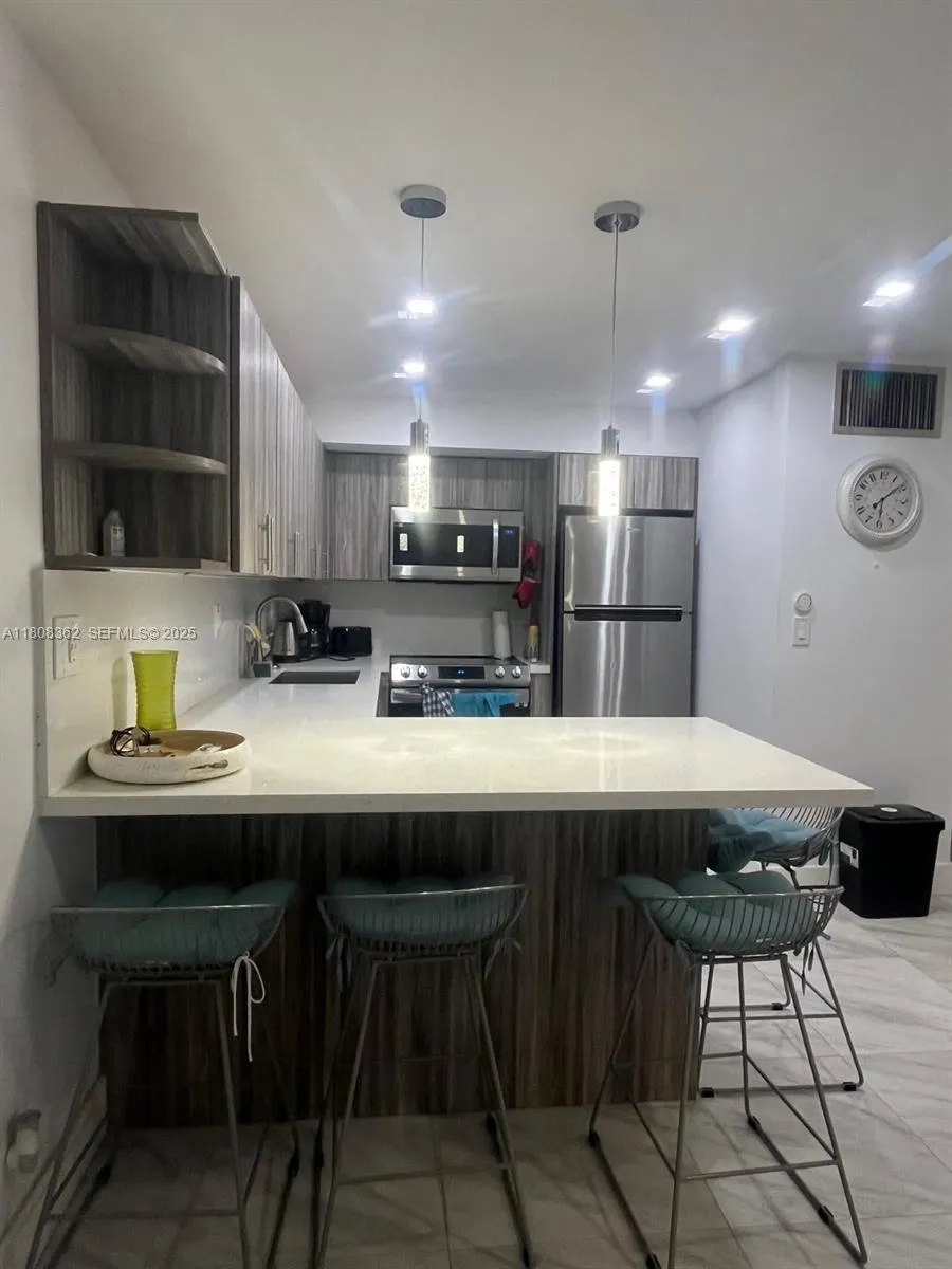 Foto de propiedad en 2145 Pierce Street 422, Hollywood, FL 33020 Hollywood con MLS# 