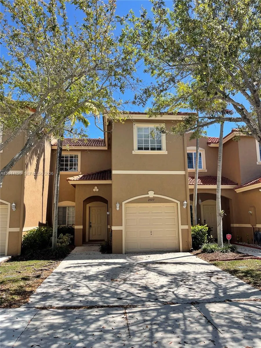 Foto de propiedad en 21477 SW 85th Passage 21477, Cutler Bay, FL 33189 Cutler Bay con MLS# 