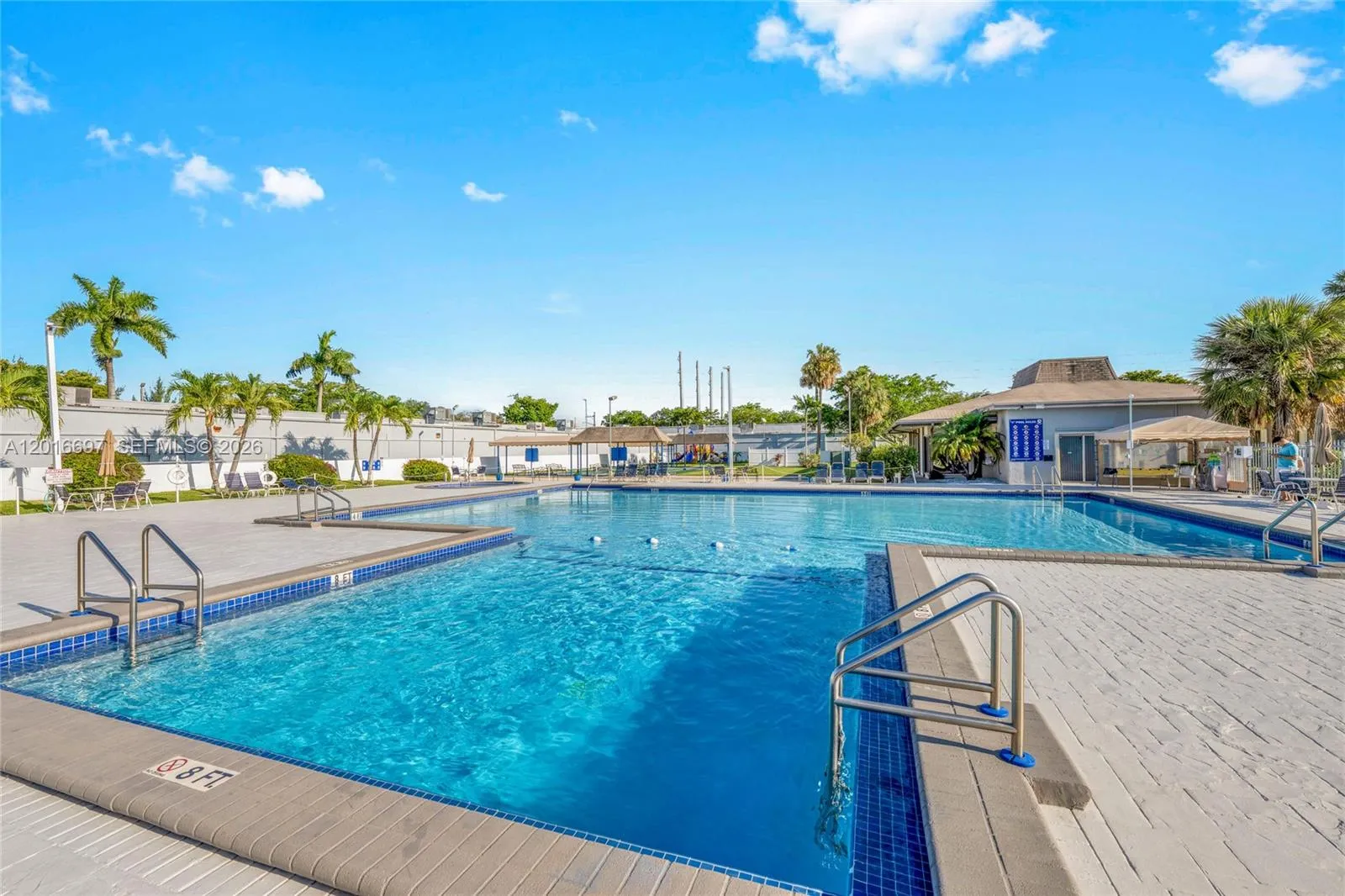 Foto de propiedad en 2148 SW 52nd Street, Dania Beach, FL 33312 Dania Beach con MLS# 