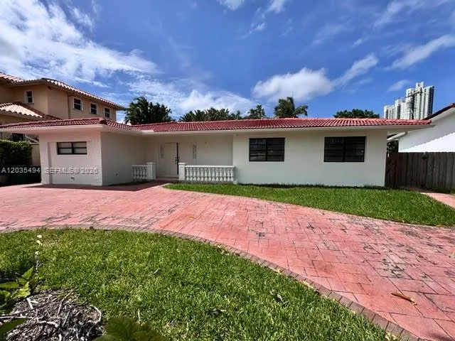 Foto de propiedad en 215 187th Street, Sunny Isles Beach, FL 33160 Sunny Isles Beach con MLS# 